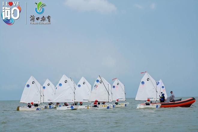九游官网入口：2025年海口市中小学生“青椰”体育节暨亲水运动（帆船帆板项目）赛扬帆起航(图1)