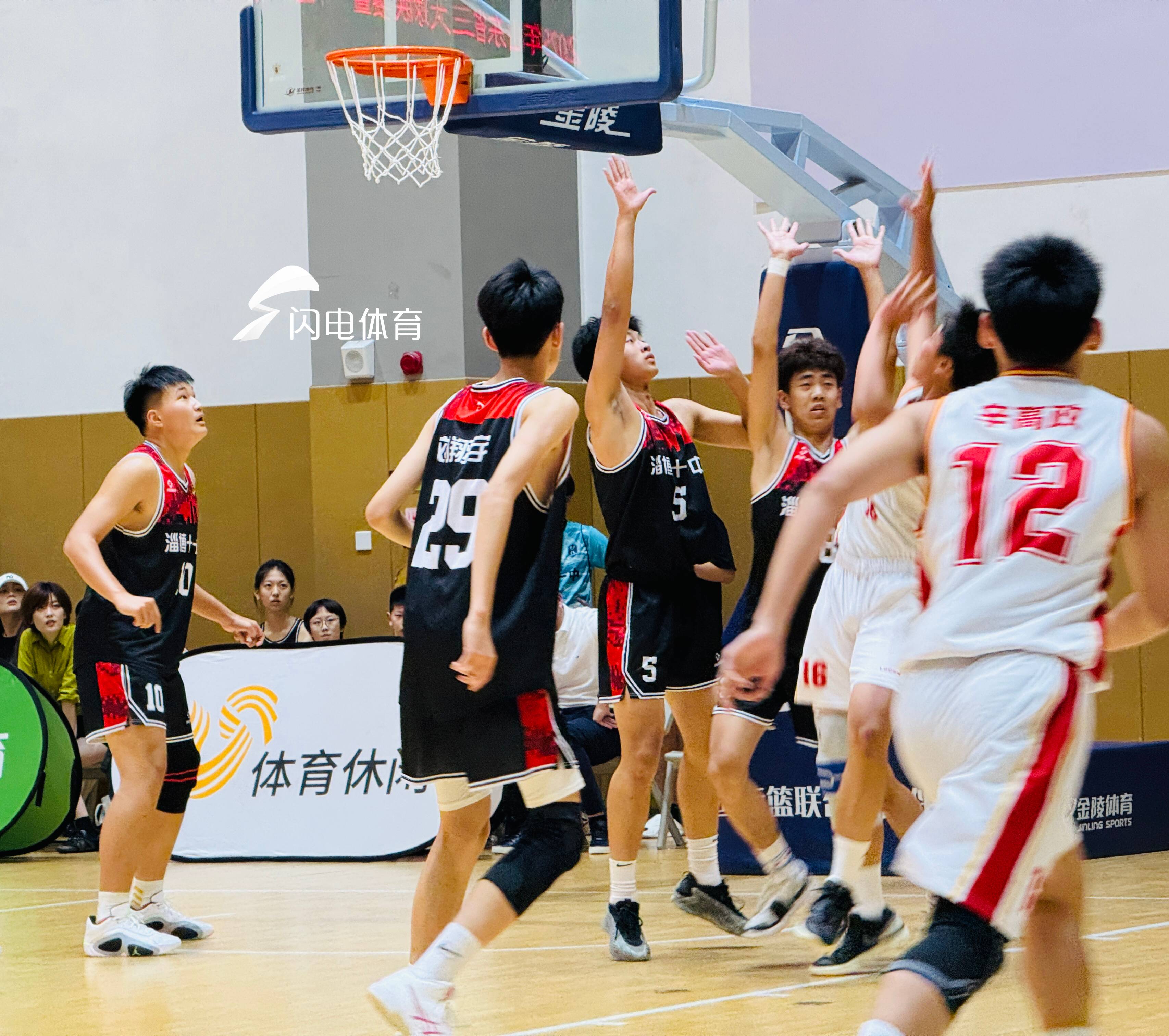 山东省中小学生体育联赛篮球比赛决赛 淄博市十一中先下一城(图2)