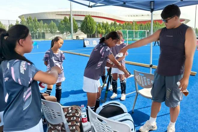 九游体育：致敬梅里斯这个女队！(图3)