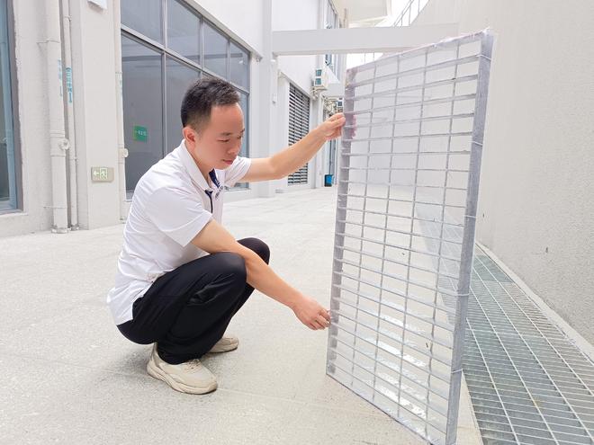 广东省云浮市曲棍球场做细做实防蚊灭蚊工作 排水渠防蚊全覆盖(图1)