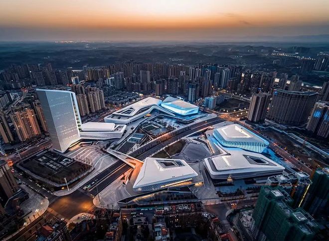 九游体育:游泳、羽毛球、潜水体验… 简阳文体中心解锁多元运动场景(图3)