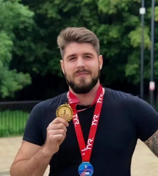 29岁俄游泳选手比赛中离奇失踪(图1)