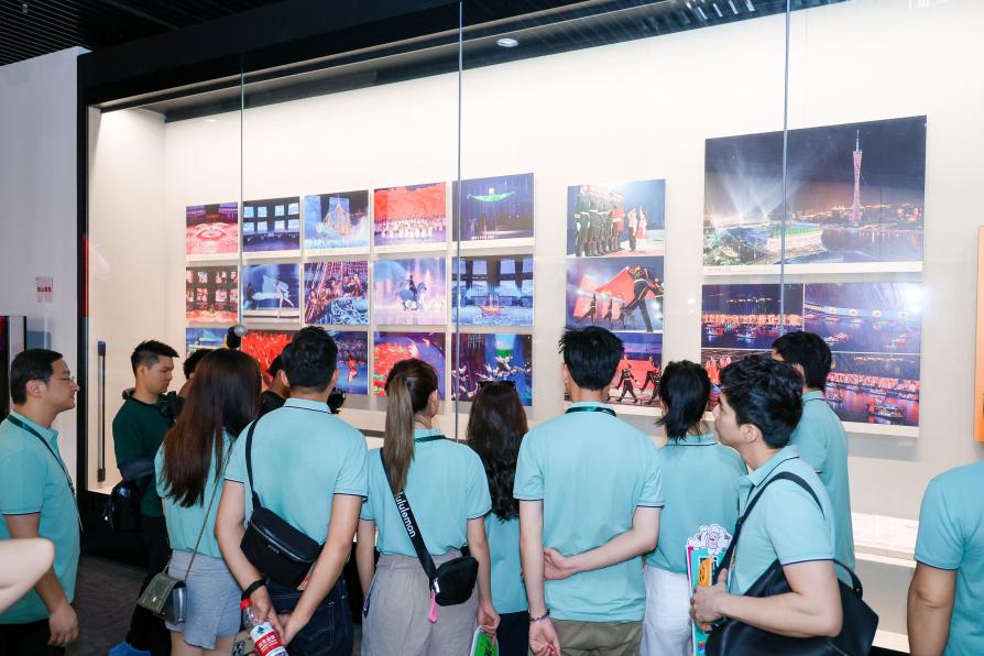 与世界冠军“面对面”!42位海外青年侨领沉浸式体验全运乐趣(图2)