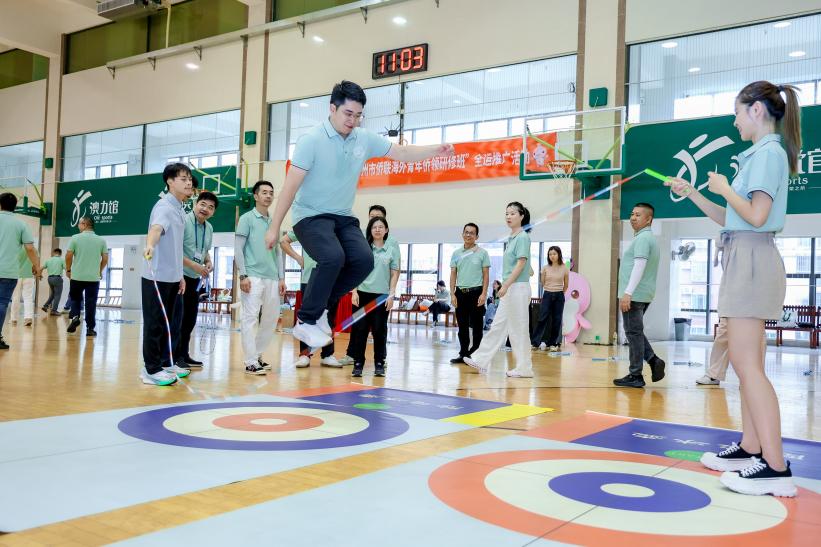 与世界冠军“面对面”!42位海外青年侨领沉浸式体验全运乐趣(图5)