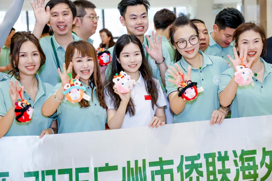 与世界冠军“面对面”!42位海外青年侨领沉浸式体验全运乐趣(图7)