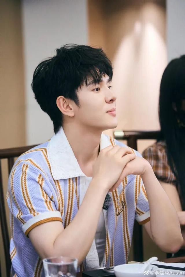 李佳琦终于通过了(图1)