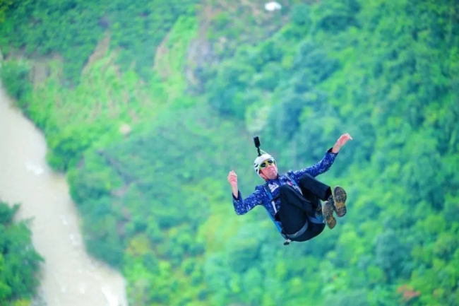 极限运动爱好者挑战中国世界级大桥 全球顶尖选手齐聚贵州(图1)