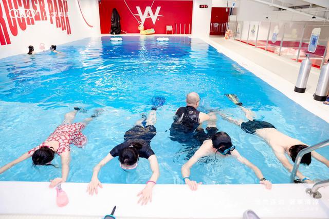 国庆假期这群人在上海忙着潜水冲浪……(图4)