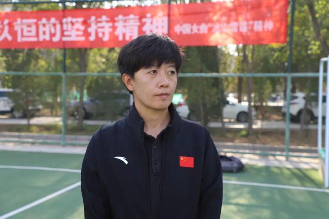 黄河边的曲棍球热！靖远体校教练天团“老带新”带孩子冲向更高赛场(图3)