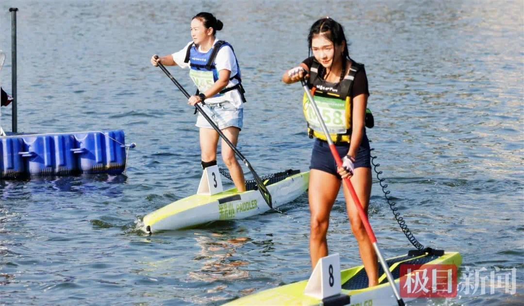 九游app:桨板赛女运动员意外落水 拒绝救援仍然坚持游到终点(图2)
