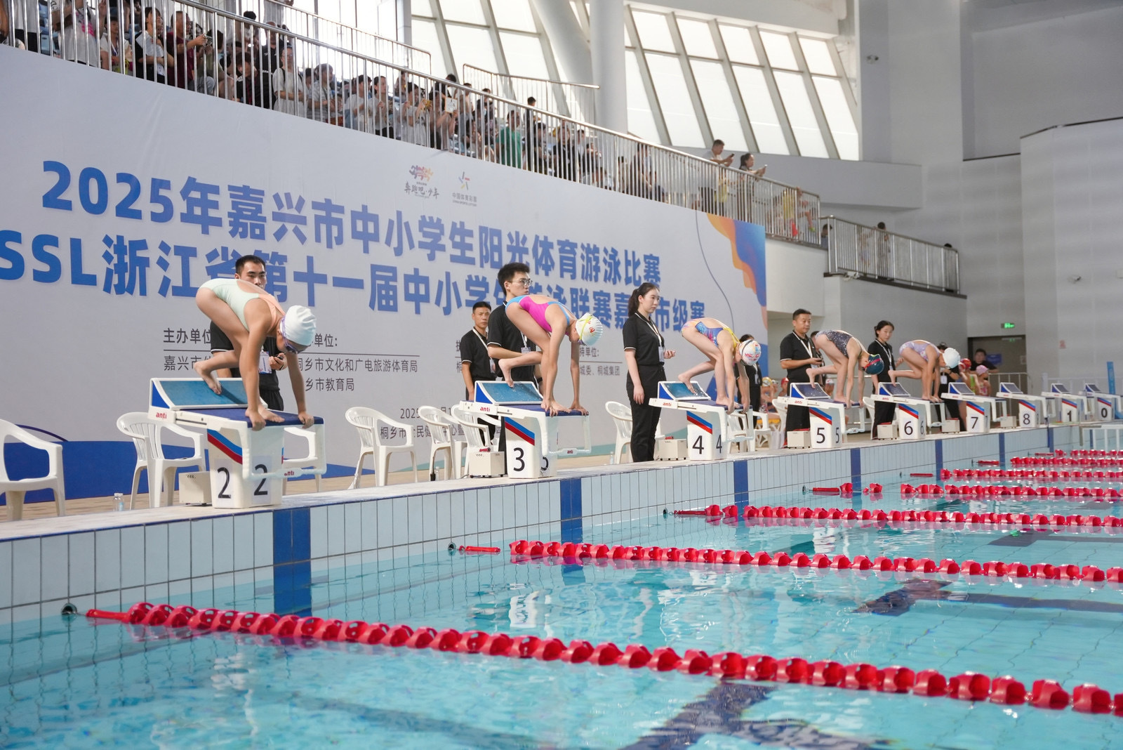 嘉兴450余名“小飞鱼”们在桐乡上演浪花对决～(图2)