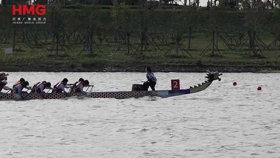 九游app:8省选手逐浪共渠!龙舟赛填补新乡水上运动项目空白(图4)