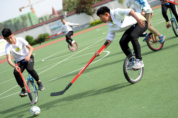 【文体艺苑】直播平台将教室画面当直播内容 专家：侵犯隐私(图6)