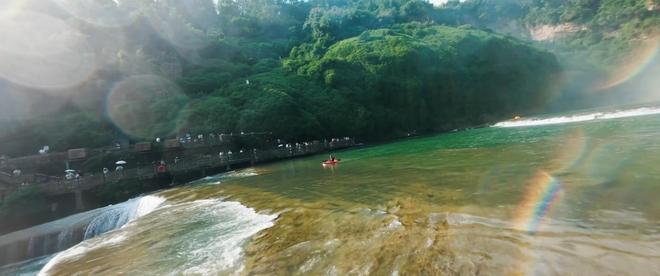 九游体育：亚洲第一瀑“变身”极限赛场 多国健将极限争锋(图3)