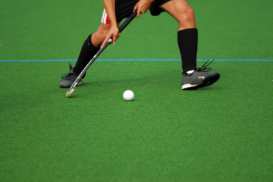 十五运会曲棍球女子运动队抵达云浮备战精彩赛事！(图1)