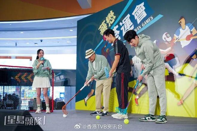 九游官网入口：刘丹携周嘉洛推动跨代共融运动 “爷孙档”现身“华懋荃运会” 大玩新兴运动软式曲棍球(图3)