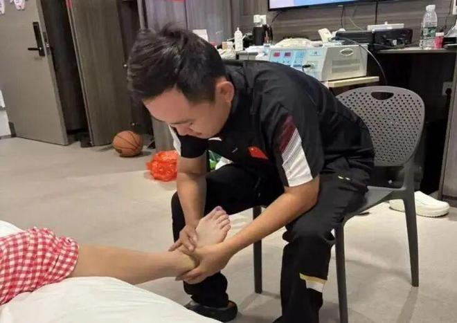 九游app：我院康复科助力吉林省女子曲棍球队再回巅峰(图2)