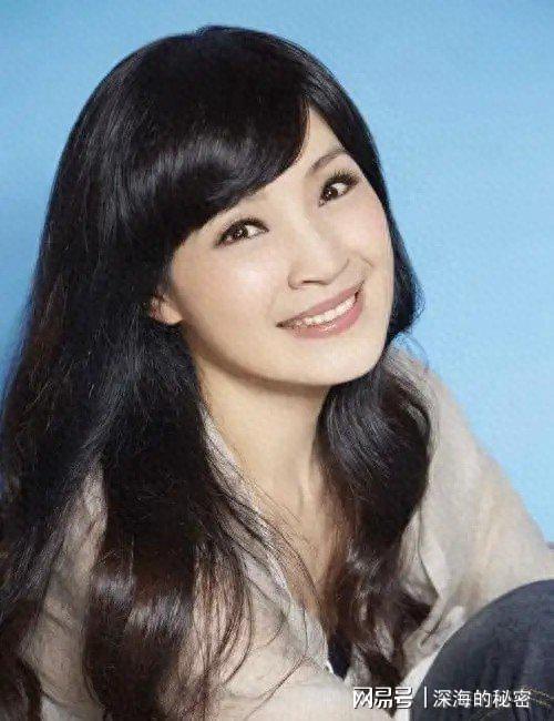 九游app:她58岁仍是干净之身至今没谈过恋爱除非是最爱不然不会献身(图1)