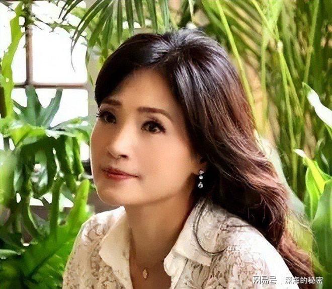 九游app:她58岁仍是干净之身至今没谈过恋爱除非是最爱不然不会献身(图26)