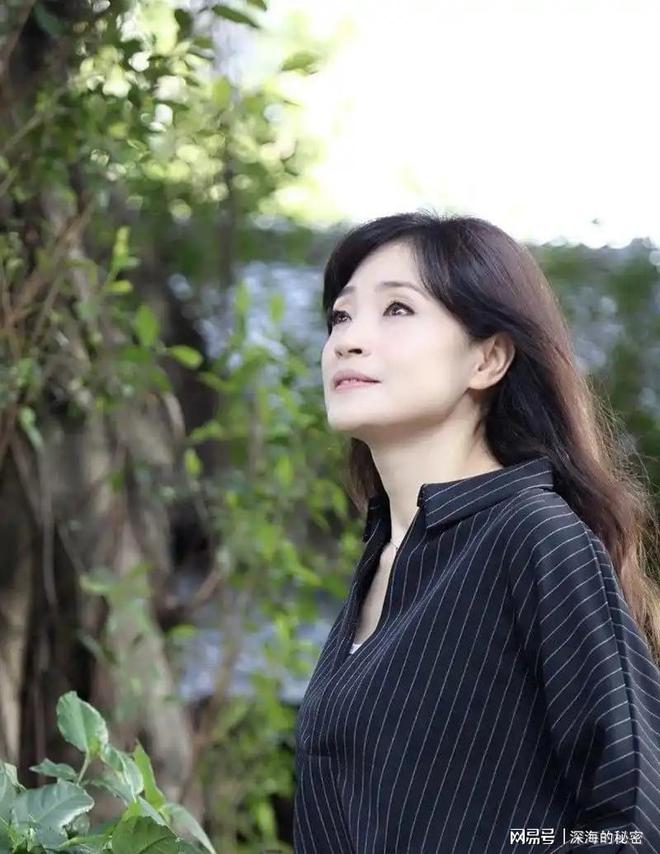 九游app:她58岁仍是干净之身至今没谈过恋爱除非是最爱不然不会献身(图31)