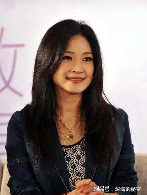 九游app:她58岁仍是干净之身至今没谈过恋爱除非是最爱不然不会献身(图34)