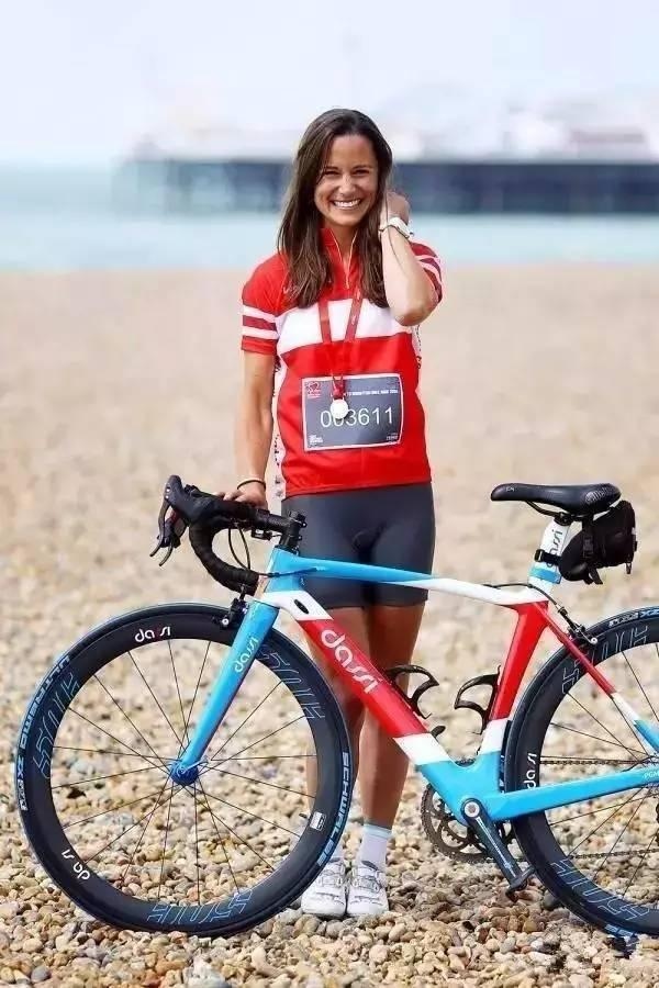 九游体育：把女儿培养成王妃和富豪这个母亲把人生活成豪门(图15)