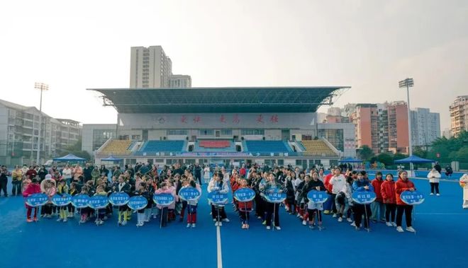 三冠王!通川区一小闪耀达州市青少年女子曲棍球赛场(图3)