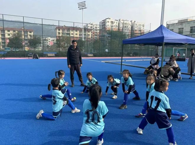 三冠王!通川区一小闪耀达州市青少年女子曲棍球赛场(图5)