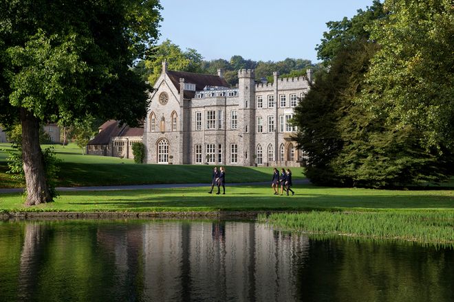 牛剑录取率高达30%被誉为女子“伊顿”这所英国女校有多硬核(图1)
