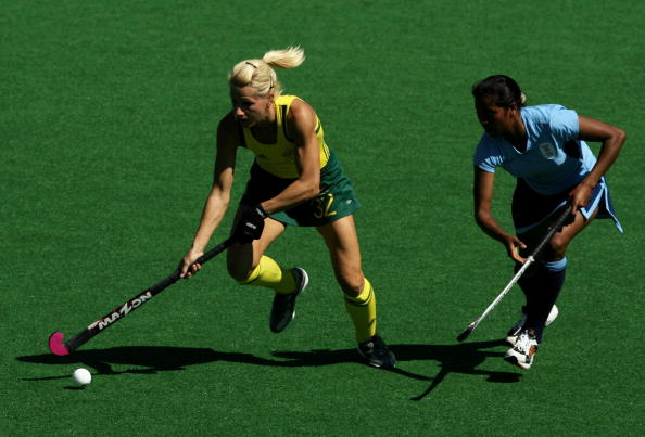 捡钱！男子靠潜水打捞高尔夫球 14年进账近亿元(图1)