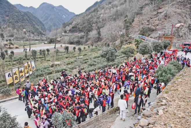 “羌风迎新 登高逐梦”2026全国新年登高健身大会宁强分会场活动举行(图1)