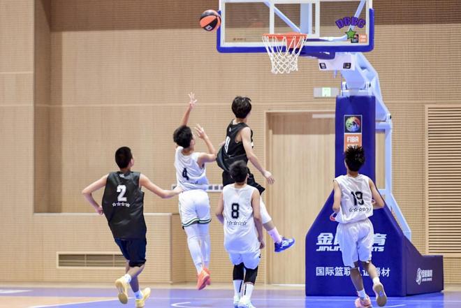 九游app：人文青岛之青岛与海半是山海馈赠半是全民热情——体育设施的变迁以及体育之城的密码(图8)