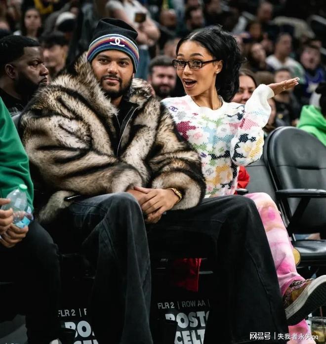 羡煞旁人!西蒙斯再晒海钓照说唱歌手与美艳女友同框(图3)