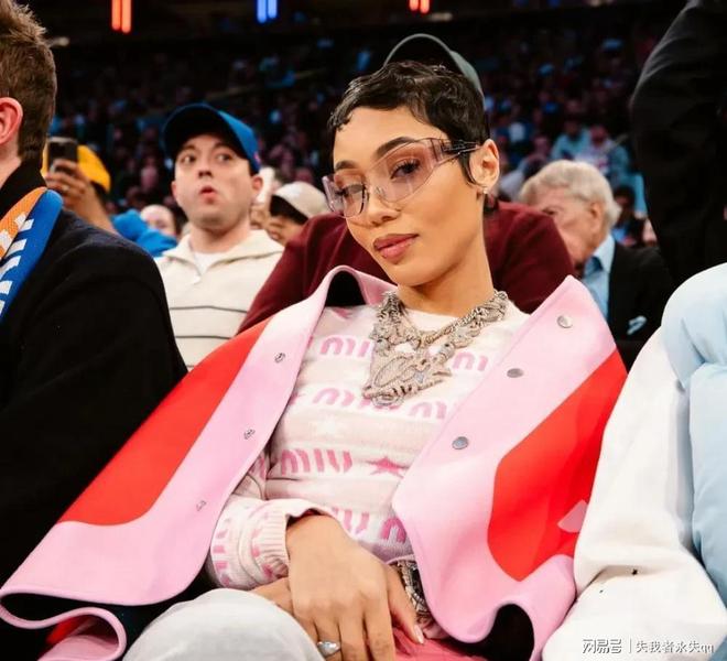 羡煞旁人!西蒙斯再晒海钓照说唱歌手与美艳女友同框(图4)