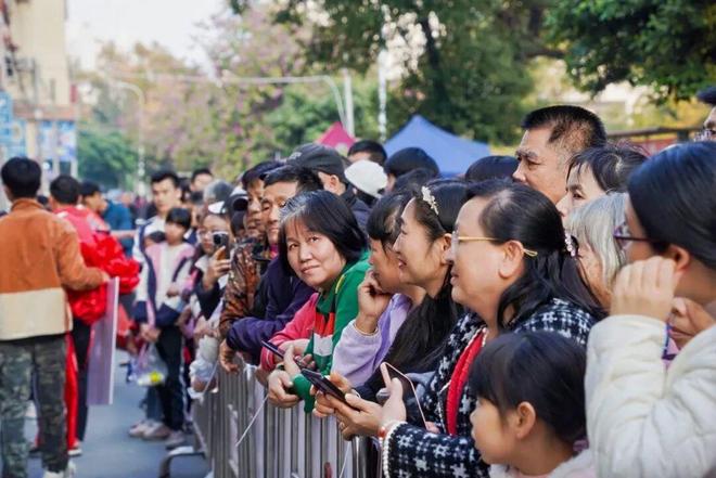大湾区龙舟高手云集!佛山、中山等队伍逐浪江海……(图2)