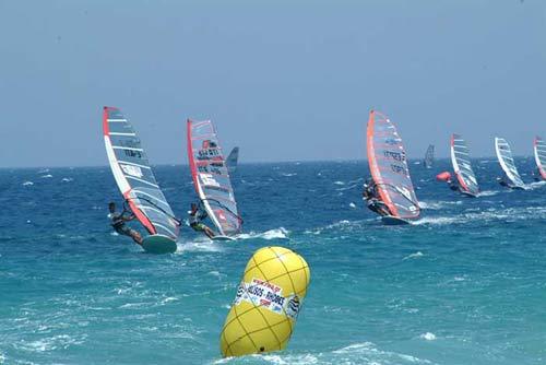 3银+5、7名！重庆冲浪队锦标赛出彩开州将打造水上运动新模式(图1)