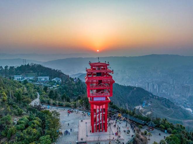 九游app:擎旗领航风正劲 奋楫扬帆启新程(图1)