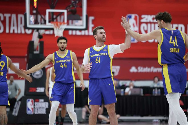 九游官网入口:4年前还在打长曲棍球如今勇士后场已经成为夏季联赛的老大哥?(图1)