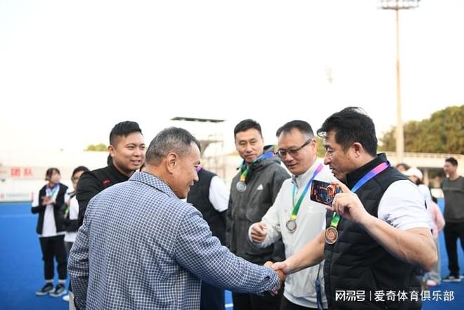 九游官网入口：三十载薪火相传 “爱奇杯” 见证广东曲棍球退役健儿再聚首(图4)