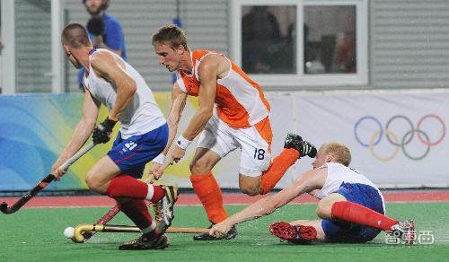 “炸锅了”！这场“对抗”围观者太费嗓子……(图1)