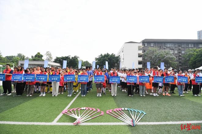 九游app：成都市第11届全民健身运动会特奥软式曲棍球比赛激情开赛冠军是他们(图2)