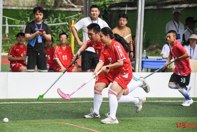 九游app：成都市第11届全民健身运动会特奥软式曲棍球比赛激情开赛冠军是他们(图4)