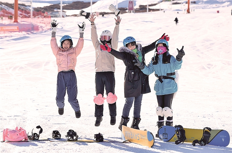 让更多人爱上滑雪——新疆:冰雪运动火遍天山南北(图2)