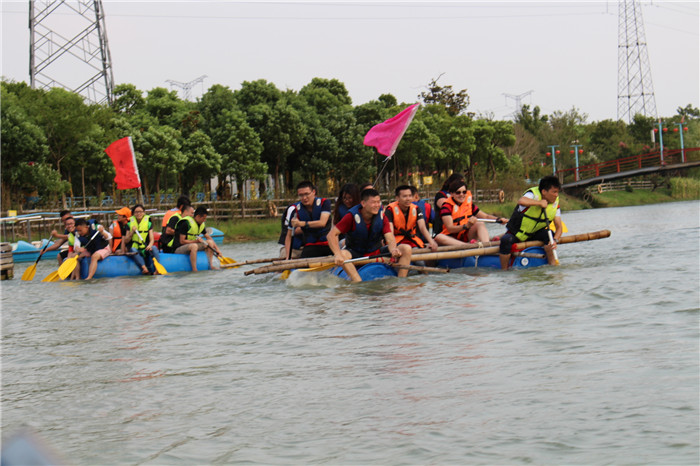 首个太空数据中心诞生！Starcloud在轨道上训练大型语言模型(图1)