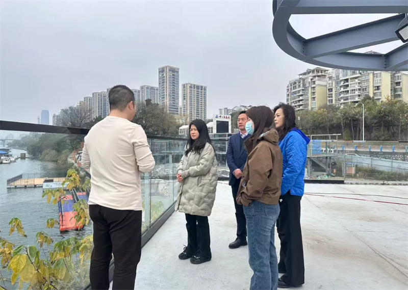 汉江潮涌连柳江 体育交流促发展——湖北省襄阳市鱼梁洲经济开发区考察团一行来柳考察调研水上运动发展(图1)