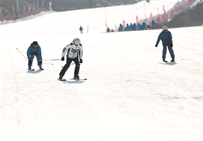 冰雪赛事连连 消费活力满满(图1)