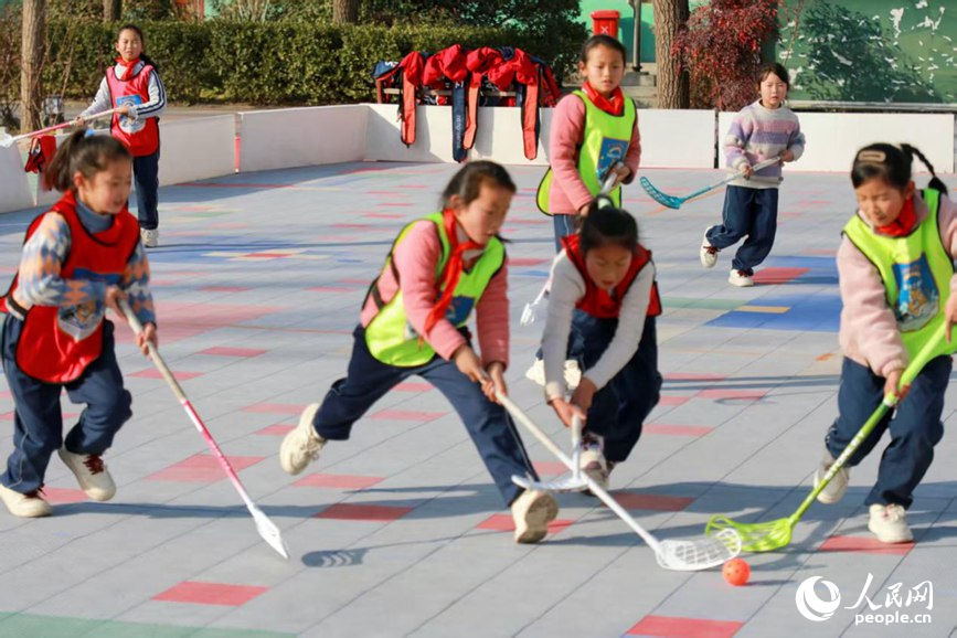 新春走基层｜黄河岸边乡村女孩挥杆向远方(图4)