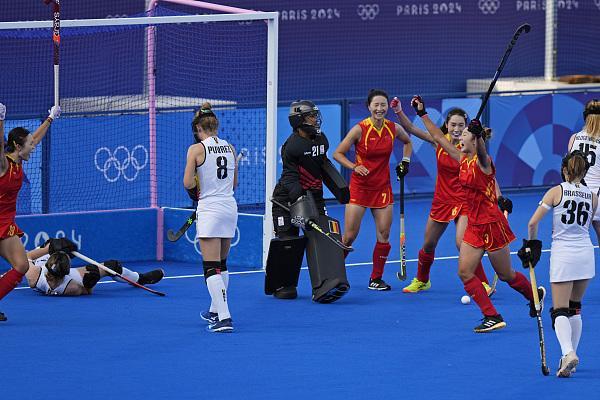 九游官网入口：聚焦 门将神奇三连扑 中国女曲时隔16年再进决赛(图2)