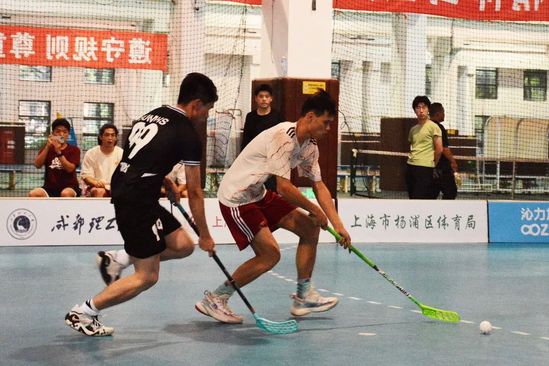 九游app：浙里有个“家”｜快递员也是社区成员浙江最大快递小哥聚居小区有人情味(图1)