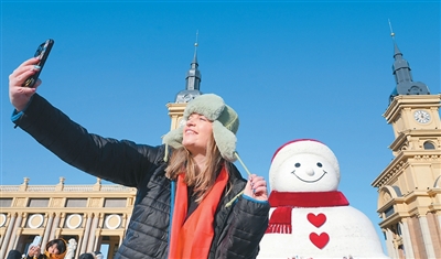 九游体育:外国人眼中的中国冰雪热(我在中外交流第一线)(图1)